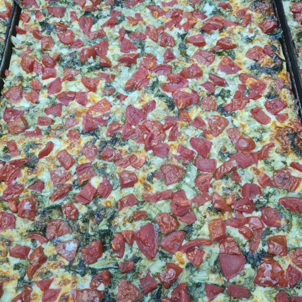 Focaccia tradizionale messinese con tuma e acciughe